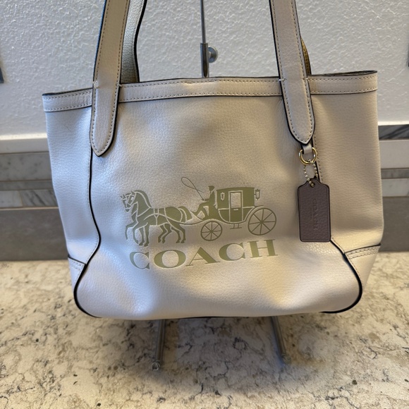 Women's Coach Vanilla Cream Tote Leather handbag purse with horse & carriage - Picture 2 of 15